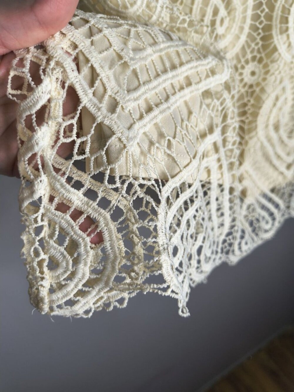 Adiva Beige Halter Top Tank Crochet Lace Lined Interior Size Medium Keyhole Back - Picture 4 of 11